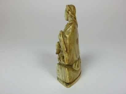 Vierge à l'Enfant en ivoire sculpté, la Vierge...