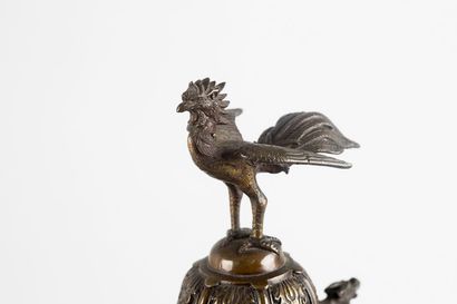 JAPON Brûle-parfum en bronze à patine brune,...