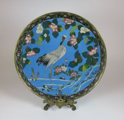 EXTRÊME-ORIENT Important plat en émaux cloisonnés...