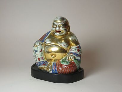 CHINE Statuette de Budaï en porcelaine émaillée...