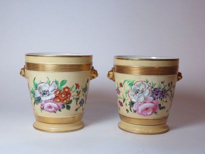 PARIS Paire de cache-pots en porcelaine à...