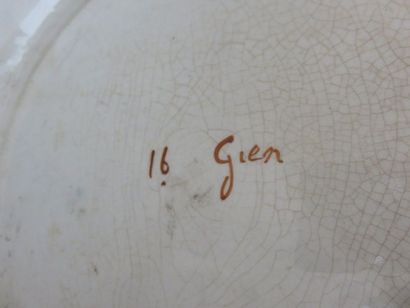 GIEN Important cache-pot en céramique polychrome...