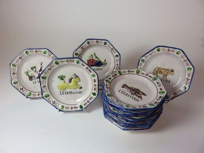Suite de douze assiettes octogonales en faïence...