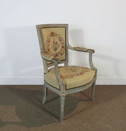 Rare fauteuil en bois laqué gris en hêtre...