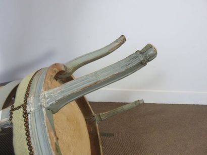 Rare fauteuil en bois laqué gris en hêtre...
