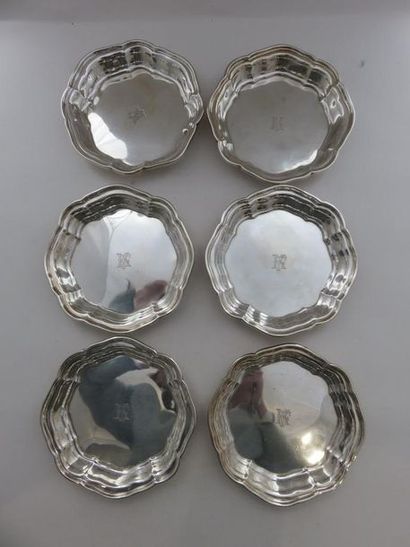Série de six dessous de carafes en argent....