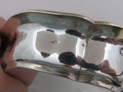 Série de six dessous de carafes en argent....