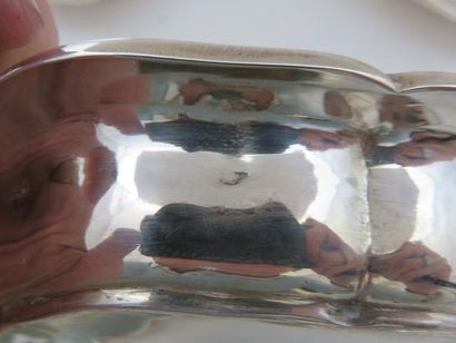 Série de six dessous de carafes en argent....