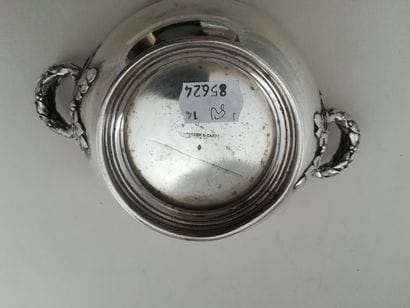 Bol à anses en argent. Modèle uni posant...