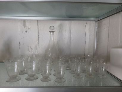 BACCARAT Service de verres sur piédouche...