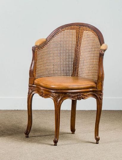 Fauteuil de bureau en hêtre mouluré et sculpté...
