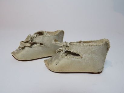 Paire de chaussures en satin, Jumeau à l'abeille,...
