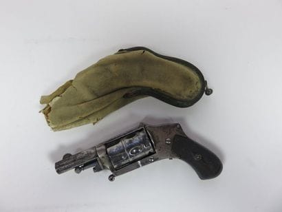 Revolver Velodog, cinq coups. Oxydation....
