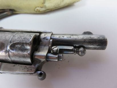 Revolver Velodog, cinq coups. Oxydation....