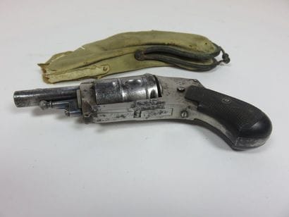 Revolver Velodog, cinq coups. Oxydation....