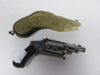 Revolver Velodog, cinq coups. Oxydation....