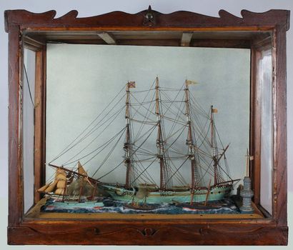 Scène de port. Diorama sous vitrine. Cinq...
