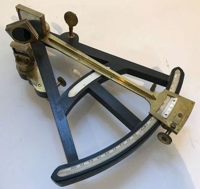 Octant à pinnule. Corps en ébène. Alidade...