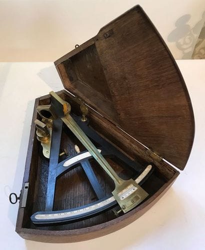 Octant à pinnule. Corps en ébène. Alidade...