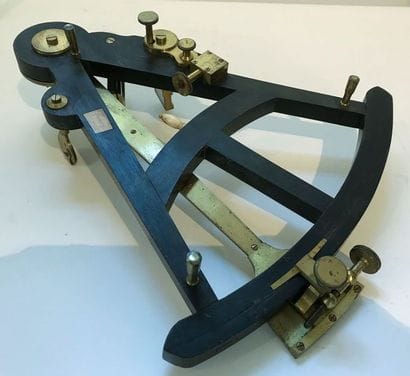 Octant à pinnule. Corps en ébène. Alidade...
