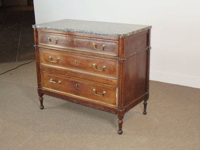 Petite commode en merisier et quarts de rond...