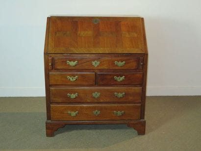 Commode scribane en acajou massif parqueté....