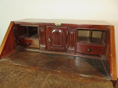Commode scribane en acajou massif parqueté....