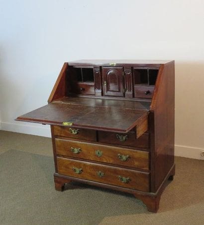 Commode scribane en acajou massif parqueté....