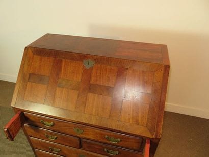 Commode scribane en acajou massif parqueté....