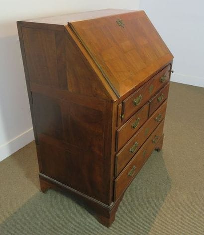Commode scribane en acajou massif parqueté....