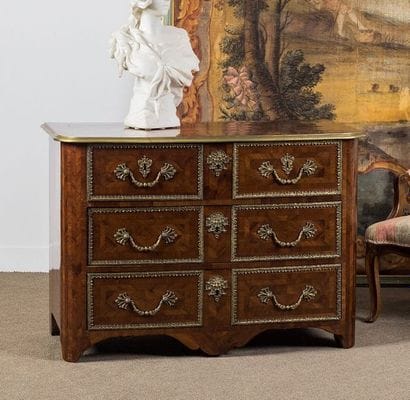 Commode en placage de satiné en frisage et...