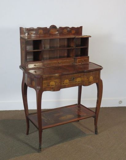 Bureau bonheur du jour en placage de bois...
