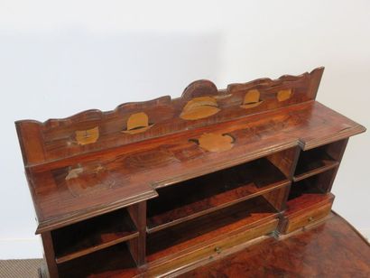 Bureau bonheur du jour en placage de bois...