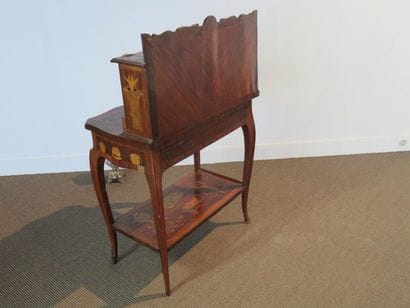 Bureau bonheur du jour en placage de bois...