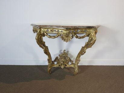 Console en bois sculpté et doré. Ceinture...