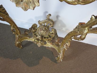 Console en bois sculpté et doré. Ceinture...