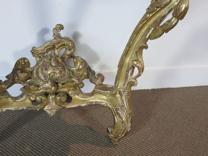 Console en bois sculpté et doré. Ceinture...