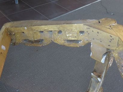 Console en bois sculpté et doré. Ceinture...
