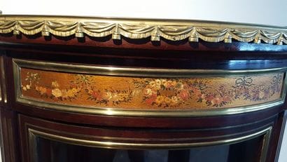 Console vitrine demi-lune en acajou, moulures,...