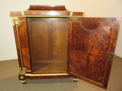 Buffet à hauteur d'appui en placage de bois...