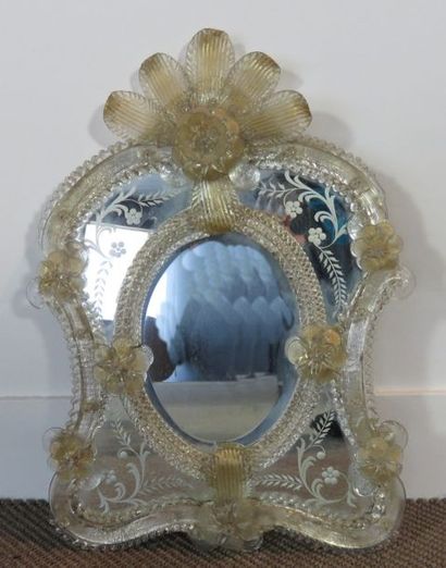 Petit miroir en verre de Venise à parecloses...