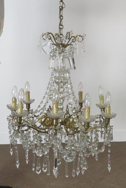 Lustre en bronze à neuf bras de lumière à...