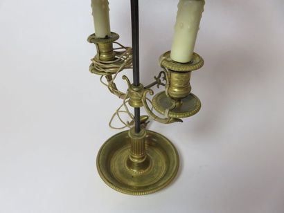 Lampe bouillotte en bronze ciselé et doré...