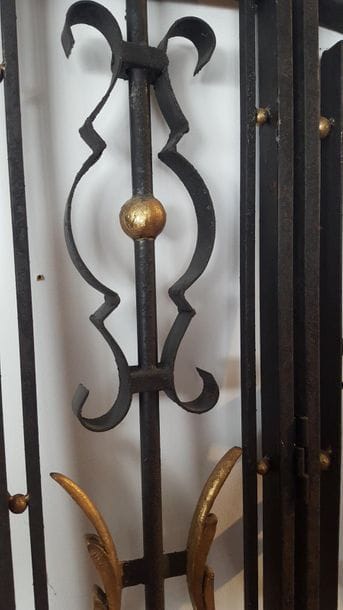 Paire de grilles d'intérieur en fer plat...