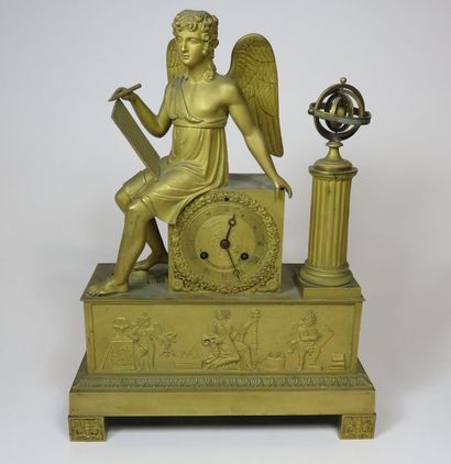 Pendule à l'astronomie en bronze ciselé et...