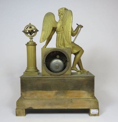 Pendule à l'astronomie en bronze ciselé et...