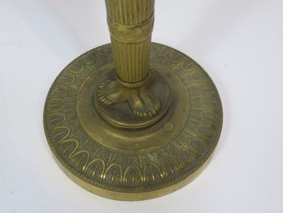 Paire de candélabres en bronze ciselé et...