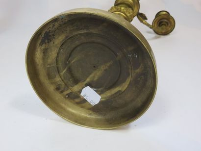 Paire de candélabres en bronze ciselé et...