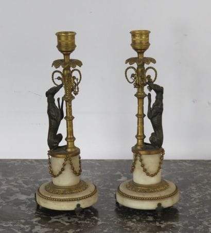 Paire de bougeoirs en bronze ciselé, doré...