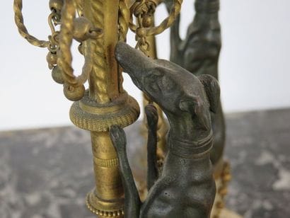 Paire de bougeoirs en bronze ciselé, doré...